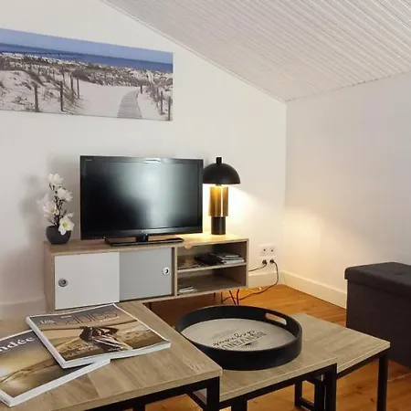 شقة - Confort Moderne & Stationnement A La Chaume لي سابلِ دولونْ